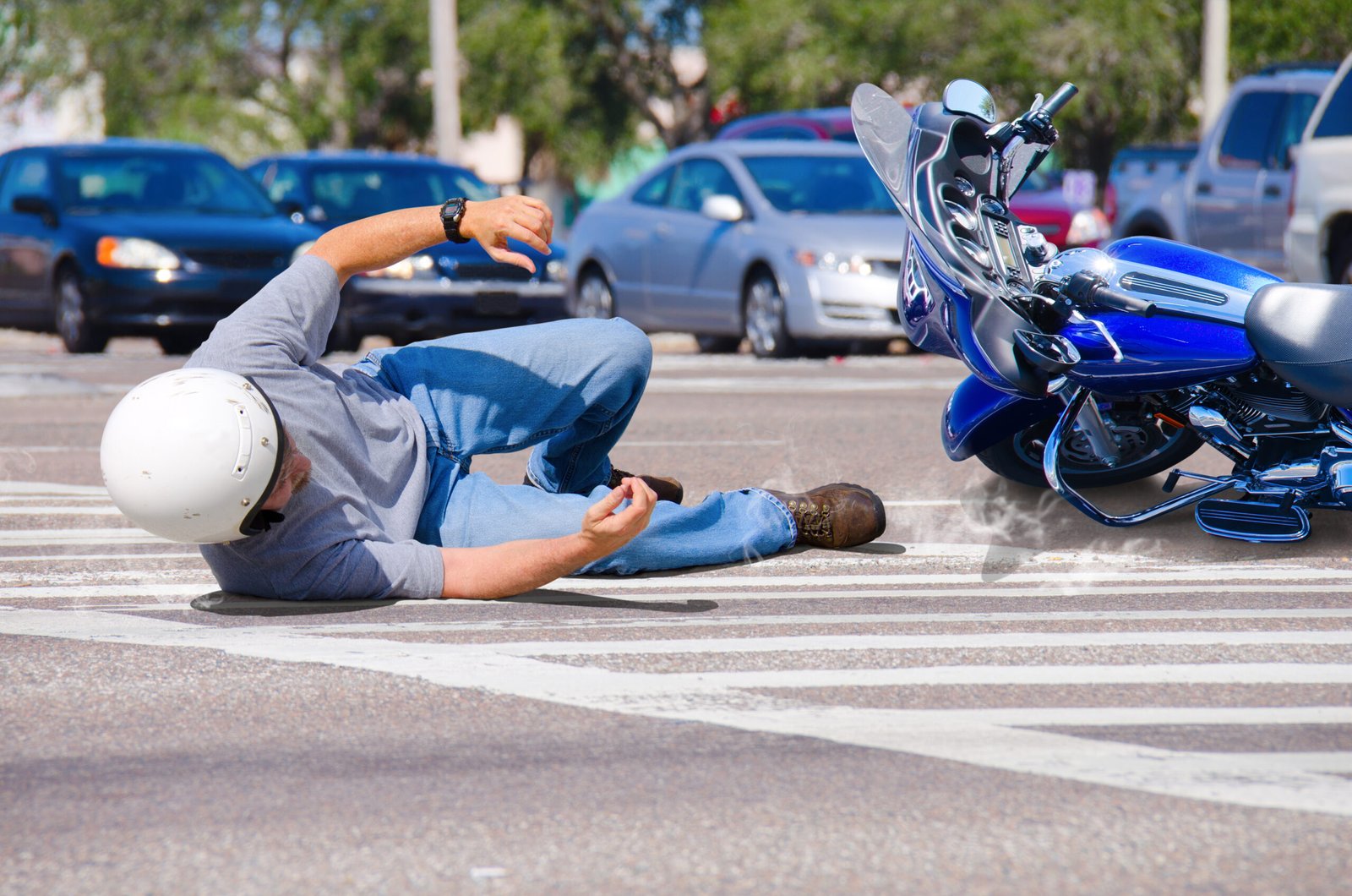 Virginia Beach motorcycle accident lawyer analyzing scene evidence and protective gear dynamics following a cruiser crash.