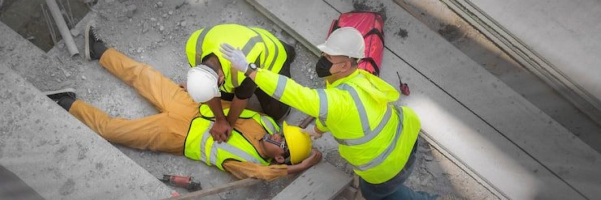 basic-first-aid-cpr-emergency-accidents-construction-sites-construction-worker-was-injured-fall-from-height-construction-site-safety-team-engineers-help-perform-first-aid_41097-314